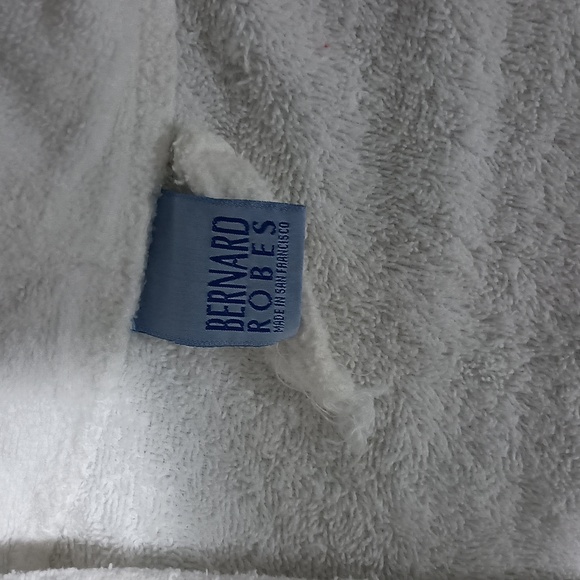VTG Ritz Carlton Luxurious White Bathrobe. Bernard Robes - Picture 3 of 4